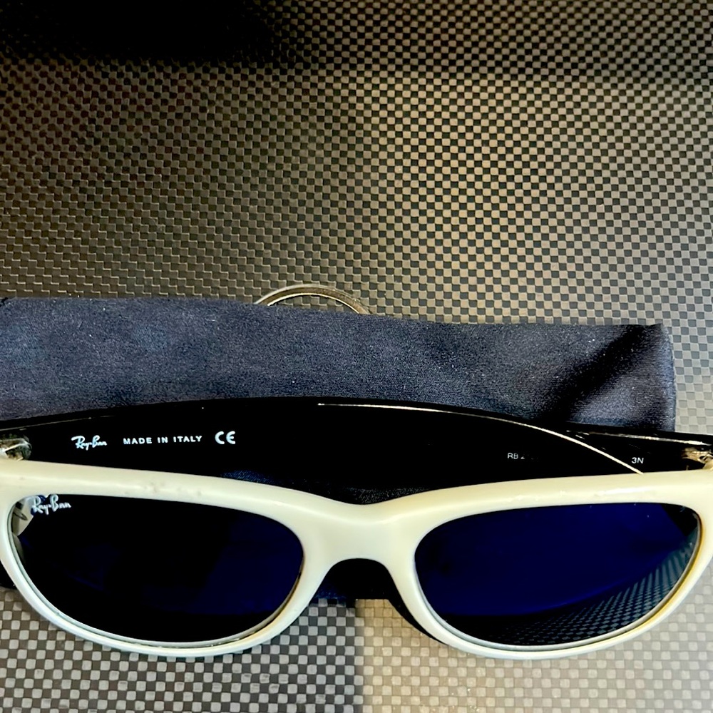 RayBan Wayfarer Mirrored sunglasses White/Blk Made in Italy. Free Shipping